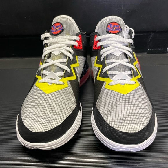 NIKE
LeBron 18 Low 'Sylvester vs Tweety Space Jam' Athletic Sneakers - Picture 4 of 16